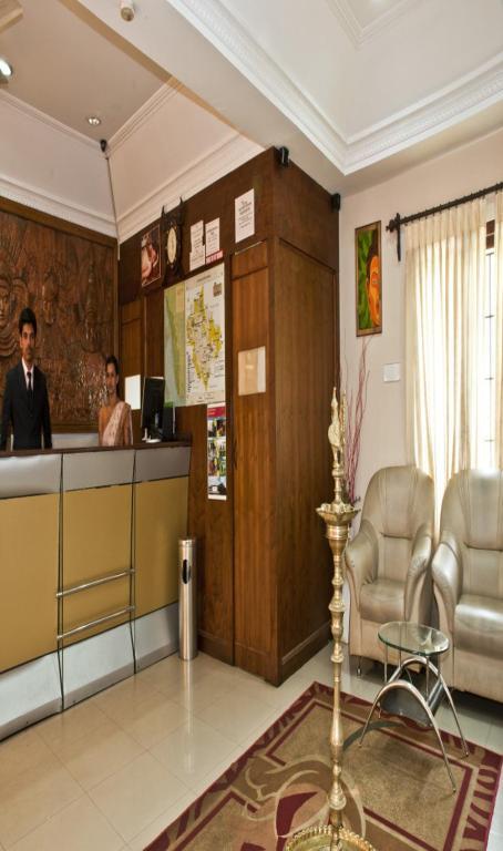 Issacs Regency Hotel Султан Батери Екстериор снимка
